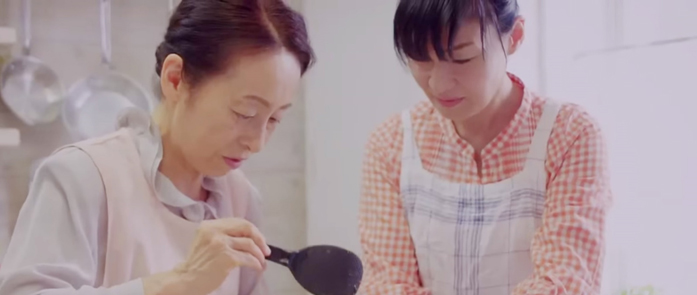 「子どものための料理」の第一人者である栄養士・料理研究家の今井 久美子先生(写真左)