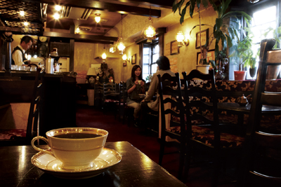 ハンドドリップの美味しいコーヒーをいただけるくつろぎの空間を支えてきたキーコーヒー